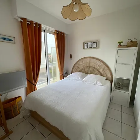 Apartment T2 Vue Les Pieds Dans L'eau Avec Parking Prive Saint-Jean-de-Monts